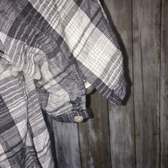 Universal Thread Grey Plaid Button Down - Picture 4 of 5